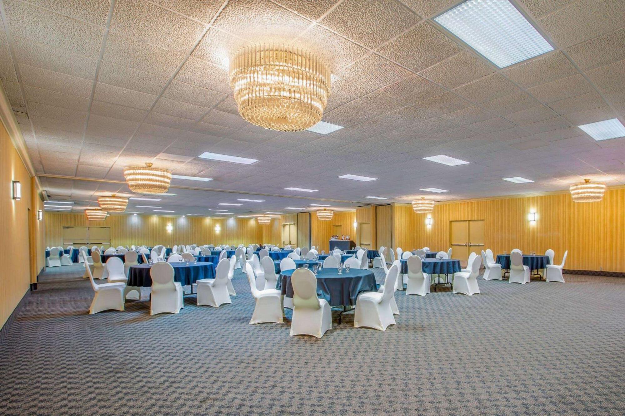 Days Inn By Wyndham Sudbury & Conference Centre Εξωτερικό φωτογραφία
