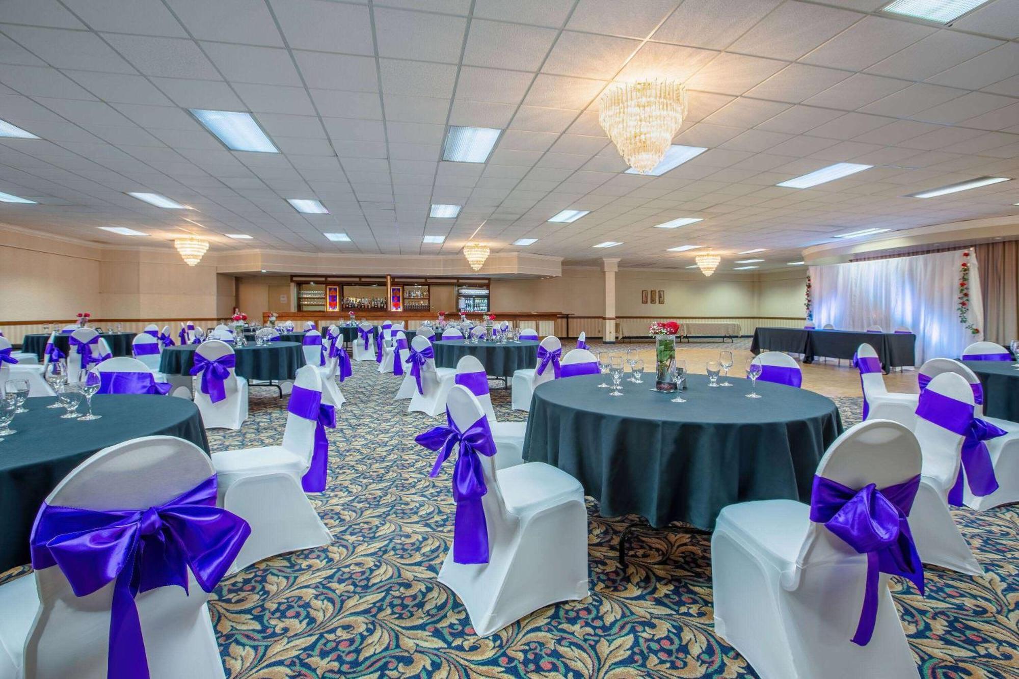 Days Inn By Wyndham Sudbury & Conference Centre Εξωτερικό φωτογραφία