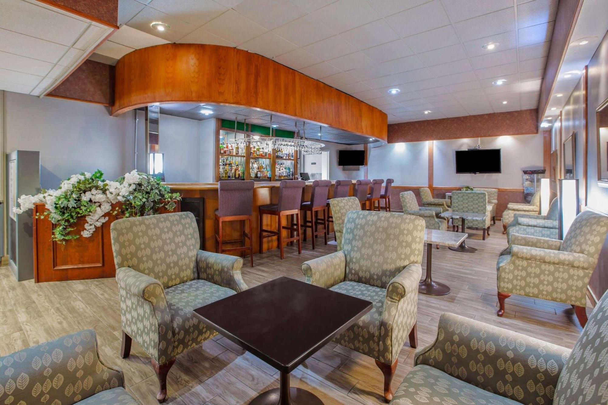 Days Inn By Wyndham Sudbury & Conference Centre Εξωτερικό φωτογραφία
