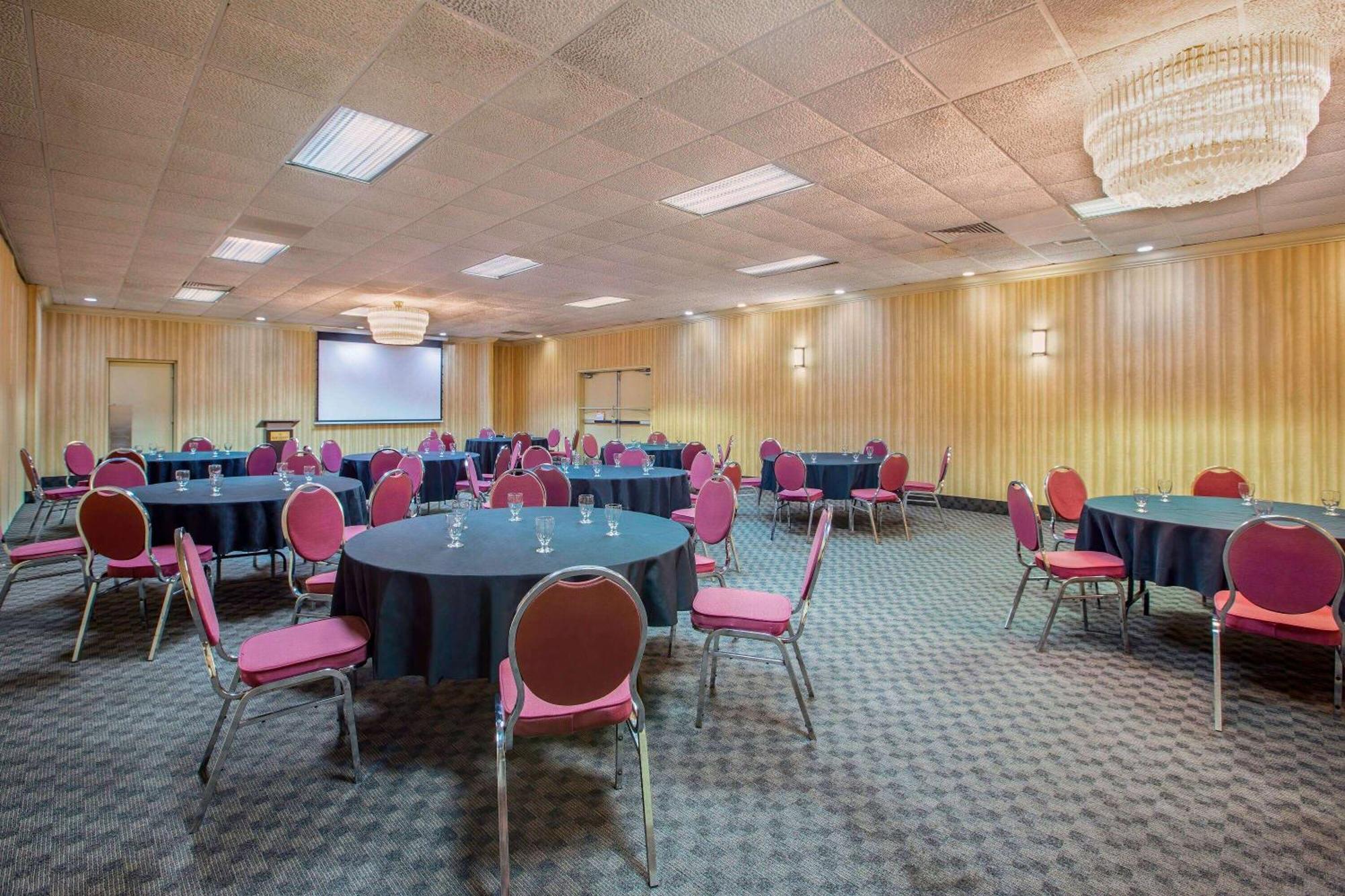 Days Inn By Wyndham Sudbury & Conference Centre Εξωτερικό φωτογραφία